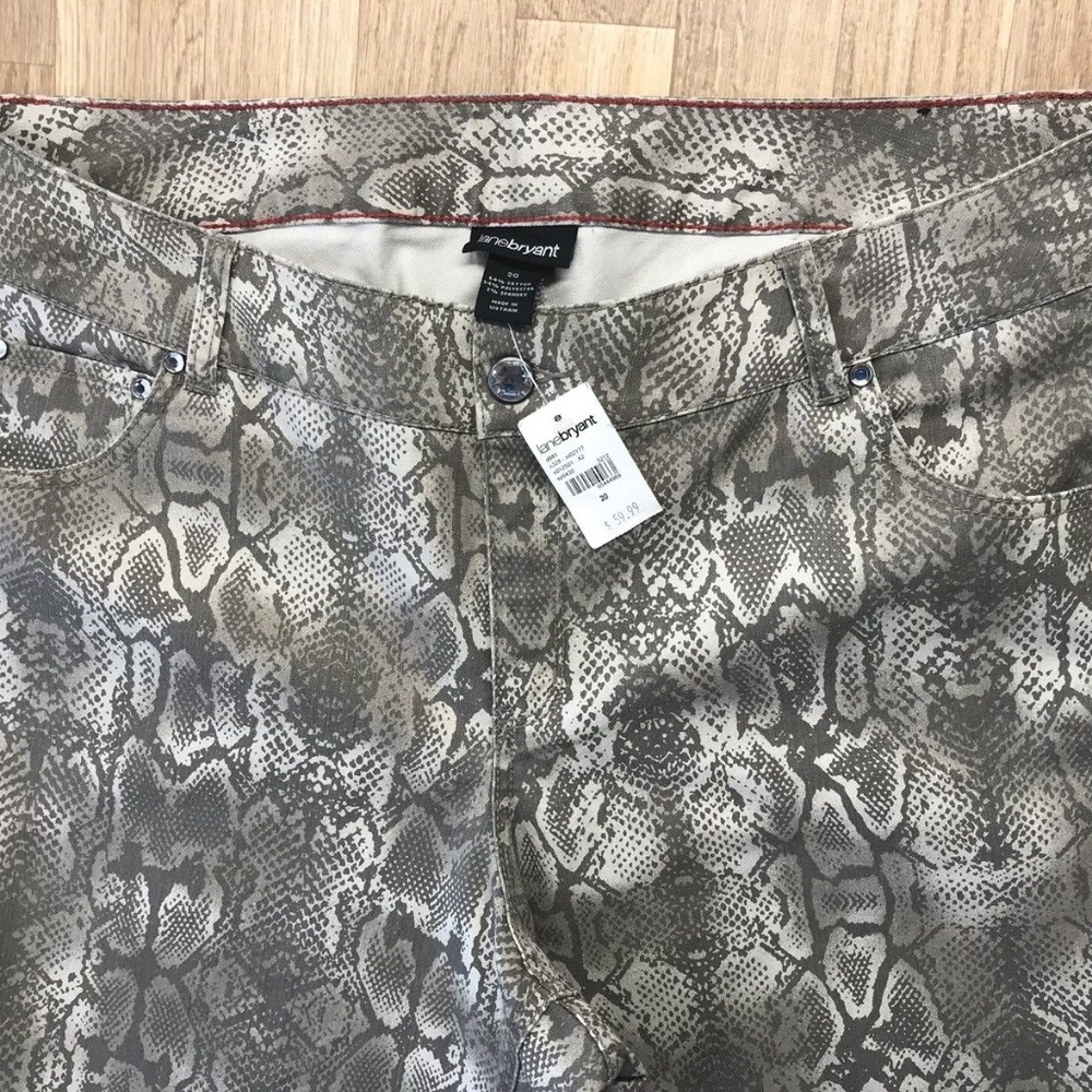 Lane Bryant slight taper Jeans Size 20 40x30 snake - Picture 2 of 7